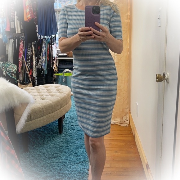 💕NWT Beautiful Striped Lularoe Julia Style Dress - Picture 3 of 15